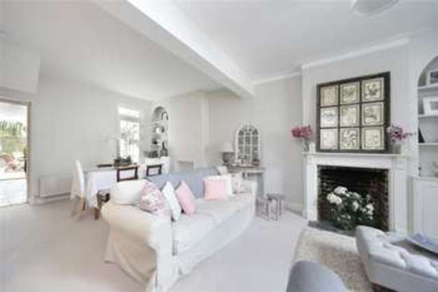  Image of 2 Bedroom Detached to rent at Wandsworth London Wandsworth Town, SW18 1AL