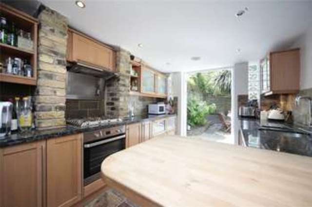  Image of 2 Bedroom Detached to rent at Wandsworth London Wandsworth Town, SW18 1AL