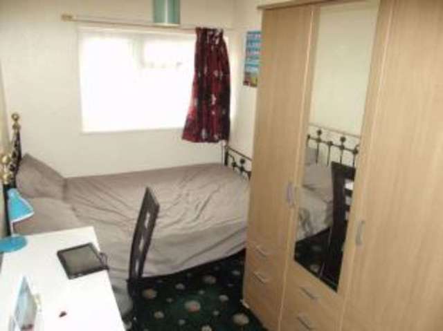  Image of 3 Bedroom Terraced for sale at Barking  Creekmouth, IG11 0NG