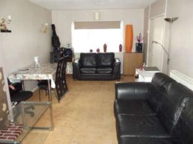  Image of 3 Bedroom Terraced for sale at Barking  Creekmouth, IG11 0NG