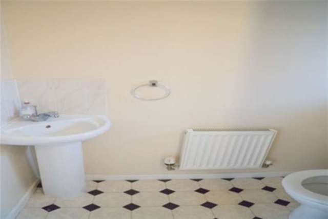  Image of 3 Bedroom Detached to rent at Biggleswade, SG18 8BH