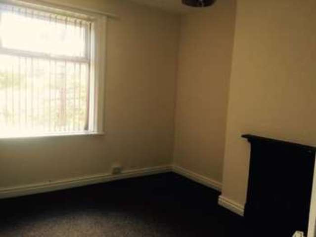  Image of 2 Bedroom Terraced to rent at Blacker Road North  Huddersfield, HD1 5HQ