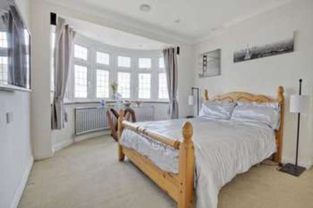  Image of 5 Bedroom Semi-Detached for sale at Broad Walk  Blackheath, SE3 8ND