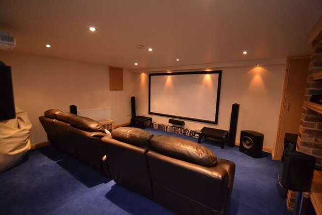  Image of 5 Bedroom Detached for sale at Broadstone, BH18 8LT