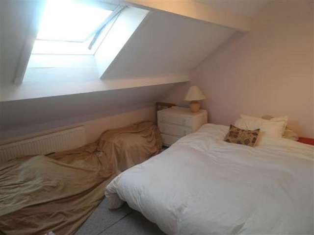  Image of 4 Bedroom Terraced to rent at Ovenden, HX3 6NF