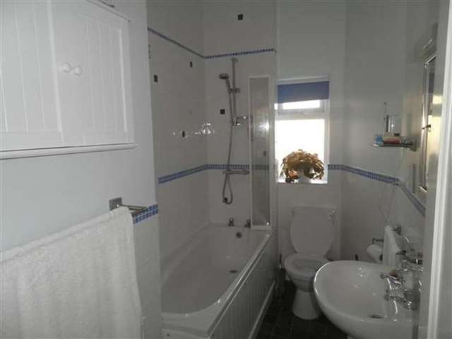  Image of 4 Bedroom Terraced to rent at Ovenden, HX3 6NF