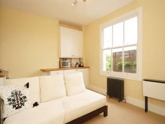  Image of 1 Bedroom Flat to rent at Cambridge Gardens  London, W10 6JE
