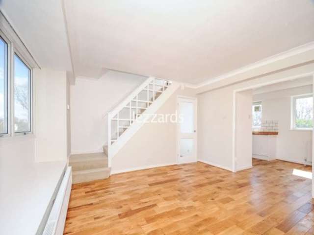  Image of 2 Bedroom Maisonette for sale at East Molesey, KT8 1SX