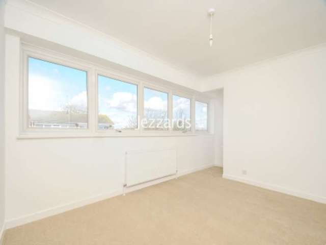  Image of 2 Bedroom Maisonette for sale at East Molesey, KT8 1SX