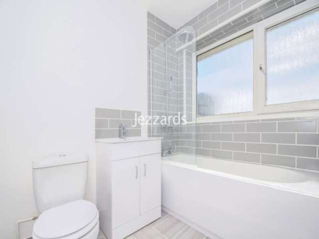 Image of 2 Bedroom Maisonette for sale at East Molesey, KT8 1SX