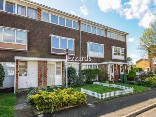  Image of 2 Bedroom Maisonette for sale at East Molesey, KT8 1SX