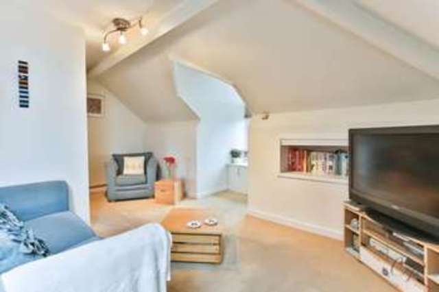  Image of 1 Bedroom Flat for sale at Yeend Close  Cheltenham, GL51 9QW