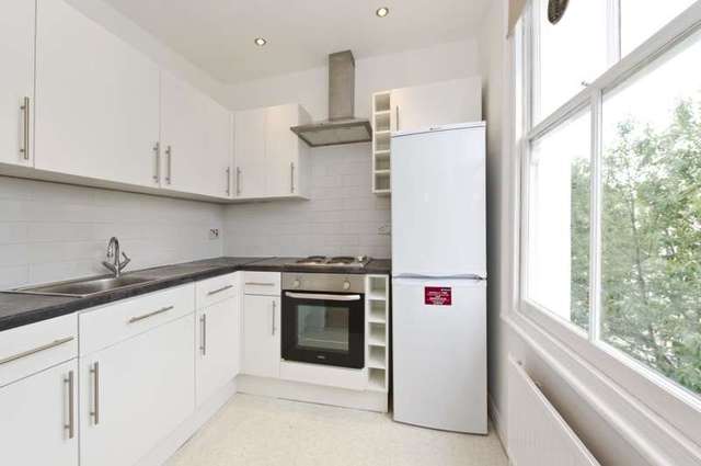  Image of 2 Bedroom Flat to rent at Chesterton Road  London, W10 6ET