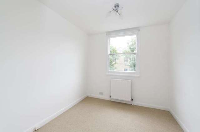  Image of 2 Bedroom Flat to rent at Chesterton Road  London, W10 6ET