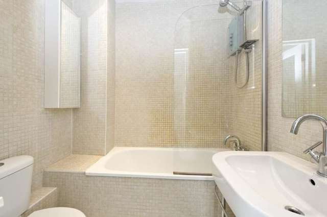  Image of 2 Bedroom Flat to rent at Chesterton Road  London, W10 6ET