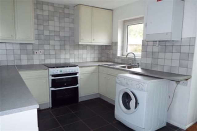 Image of 2 Bedroom Semi-Detached to rent at Chichester, PO19 7HZ