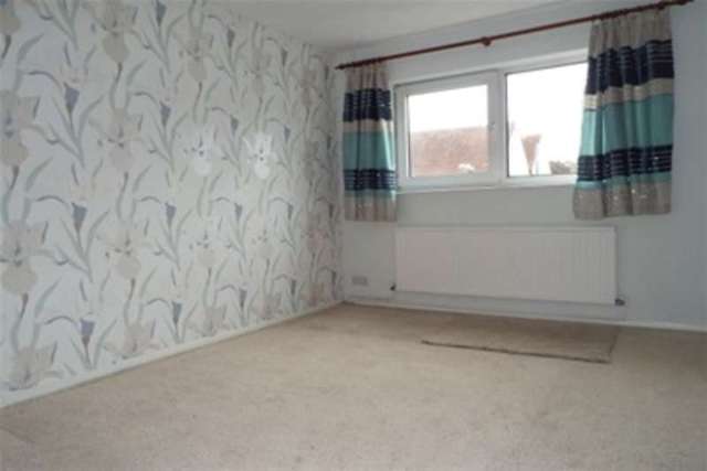  Image of 2 Bedroom Semi-Detached to rent at Chichester, PO19 7HZ