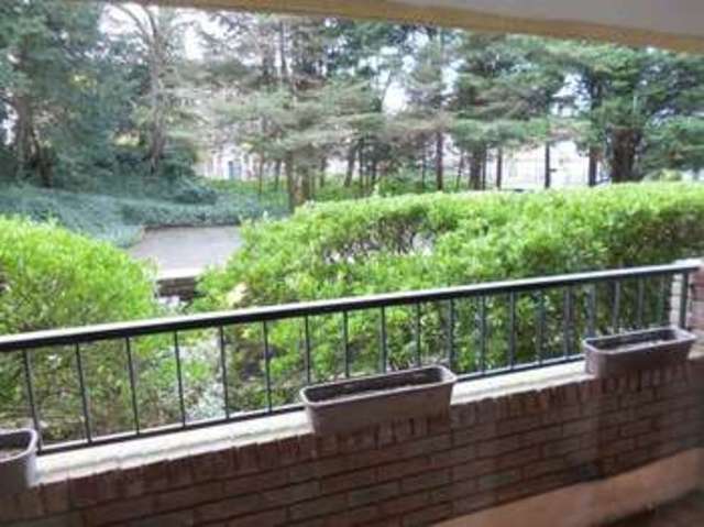  Image of 2 Bedroom Flat to rent at Church Street  Epsom, KT17 4PY