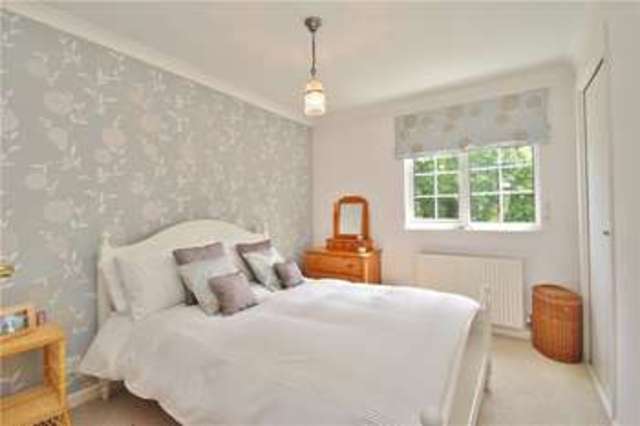  Image of 4 Bedroom Detached for sale at Horsell Surrey Knaphill, GU21 4XE