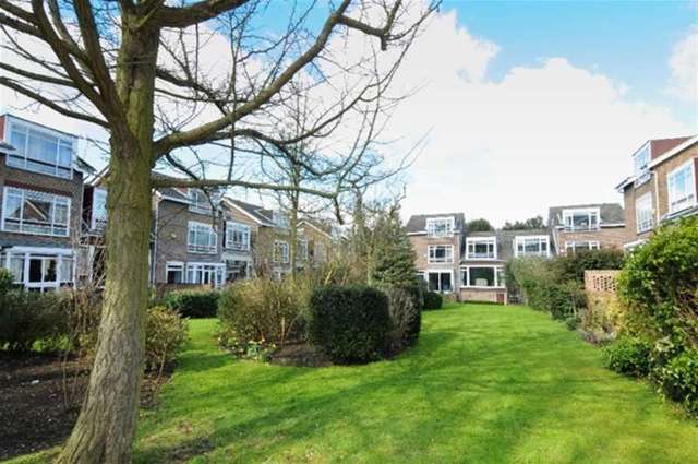  Image of 6 Bedroom Detached to rent at Dulwich Village, SE21 7BE