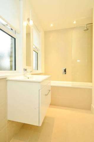  Image of 3 Bedroom Flat to rent at Shepherd