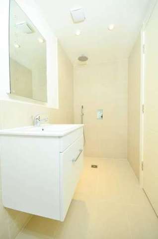  Image of 3 Bedroom Flat to rent at Shepherd
