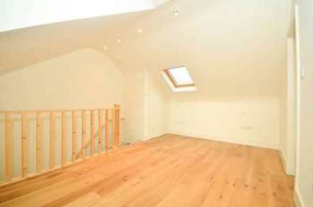  Image of 3 Bedroom Flat to rent at Shepherd