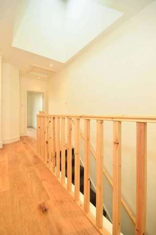  Image of 3 Bedroom Flat to rent at Shepherd