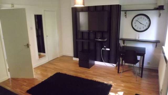  Image of Semi-Detached to rent at Dean Close  London, W4 3LX