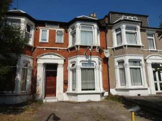  Image of 1 Bedroom Flat to rent at Elgin Road  Ilford, IG3 8LL