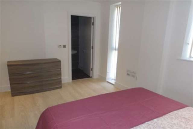  Image of 2 Bedroom Flat to rent at Cardiff, CF11 0JW
