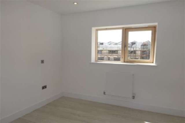  Image of 2 Bedroom Flat to rent at Cardiff, CF11 0JW