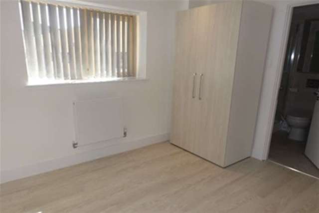  Image of 2 Bedroom Flat to rent at Cardiff, CF11 0JW