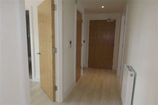  Image of 2 Bedroom Flat to rent at Cardiff, CF11 0JW