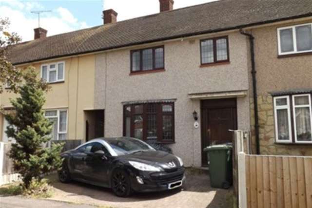  Image of 3 Bedroom Detached to rent at South Ockendon, RM15 5EN
