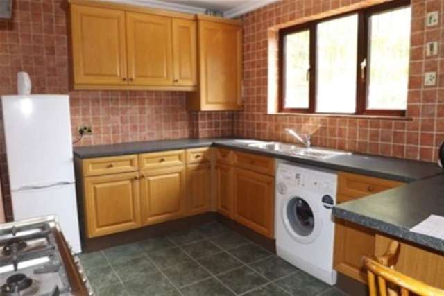  Image of 3 Bedroom Detached to rent at South Ockendon, RM15 5EN