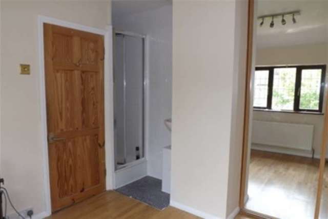 Image of 3 Bedroom Detached to rent at South Ockendon, RM15 5EN