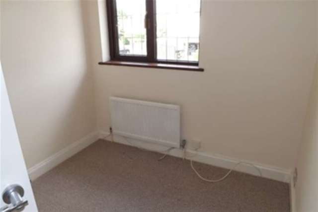  Image of 3 Bedroom Detached to rent at South Ockendon, RM15 5EN