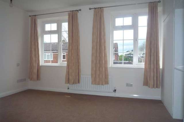  Image of 3 Bedroom Detached to rent at Sutton, SM2 5TG