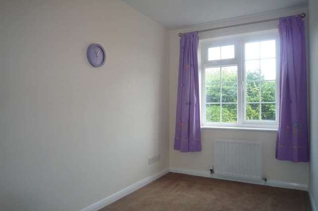  Image of 3 Bedroom Detached to rent at Sutton, SM2 5TG