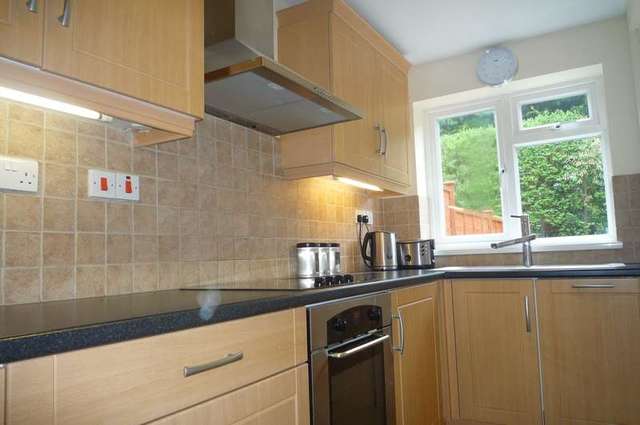  Image of 3 Bedroom Detached to rent at Sutton, SM2 5TG