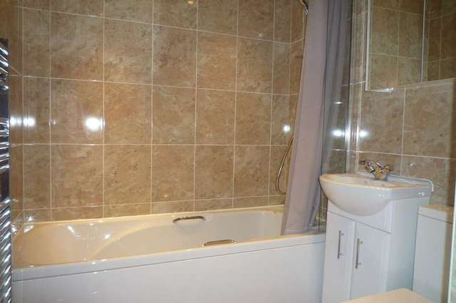  Image of 3 Bedroom Detached to rent at Sutton, SM2 5TG