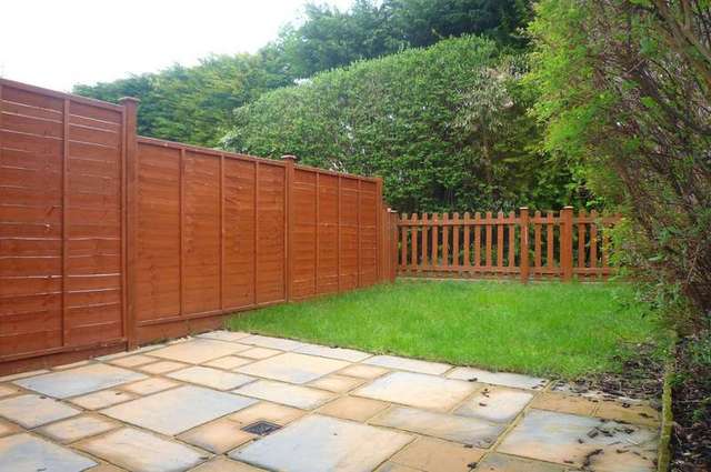  Image of 3 Bedroom Detached to rent at Sutton, SM2 5TG