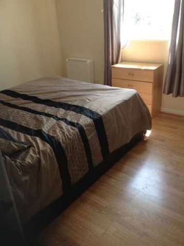  Image of 1 Bedroom Flat for sale at Farrow Lane  London, SE14 5DL