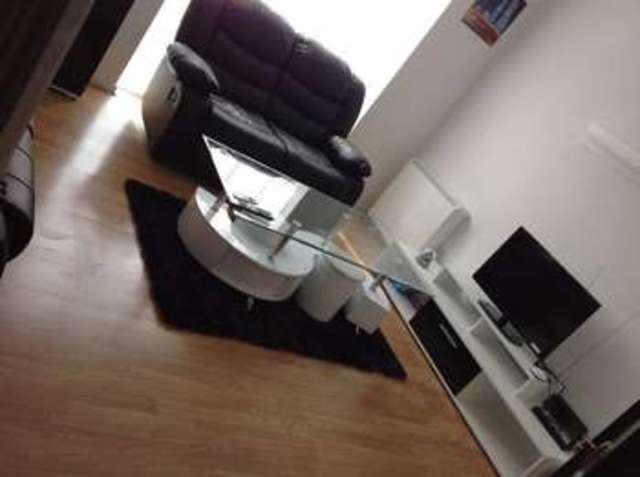  Image of 1 Bedroom Flat for sale at Farrow Lane  London, SE14 5DL