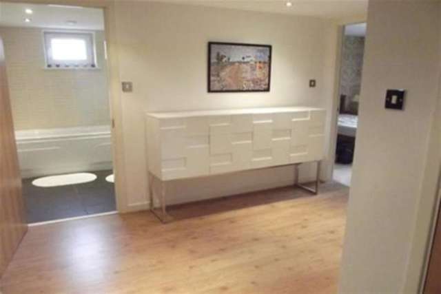  Image of 2 Bedroom Flat to rent at Glasgow, G20 7AL