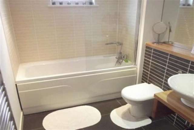  Image of 2 Bedroom Flat to rent at Glasgow, G20 7AL