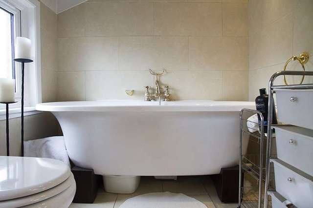  Image of 4 Bedroom Flat for sale at Glendale Avenue  Wood Green, N22 5AH