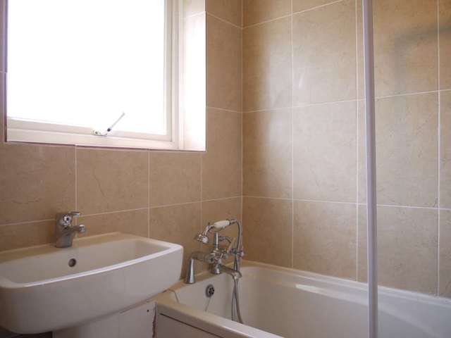  Image of 3 Bedroom Detached for sale at Greenhow  Bracknell, RG12 7RJ