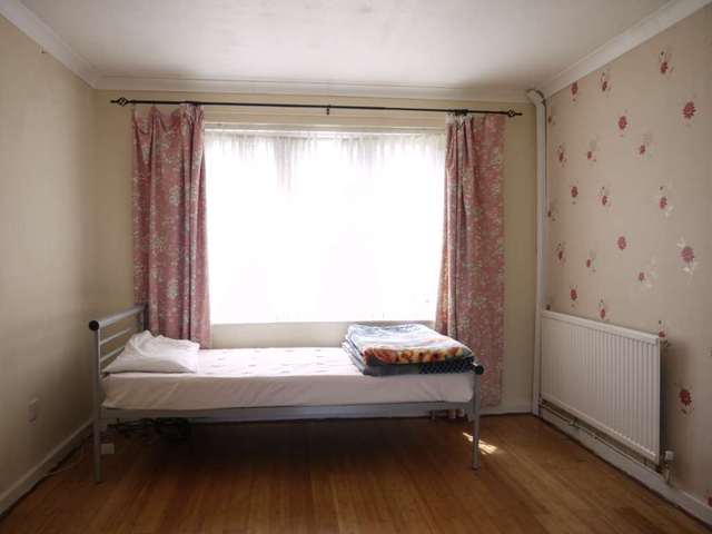  Image of 3 Bedroom Detached for sale at Greenhow  Bracknell, RG12 7RJ